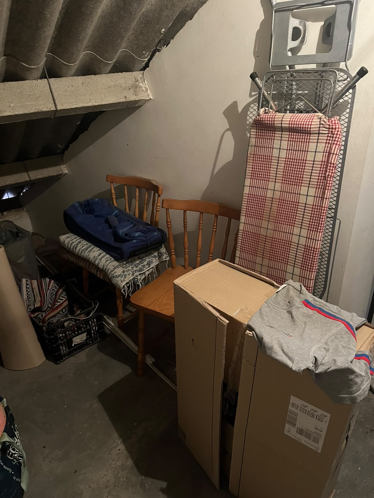Vaciado de trastero en Vigo — enseres y sillas